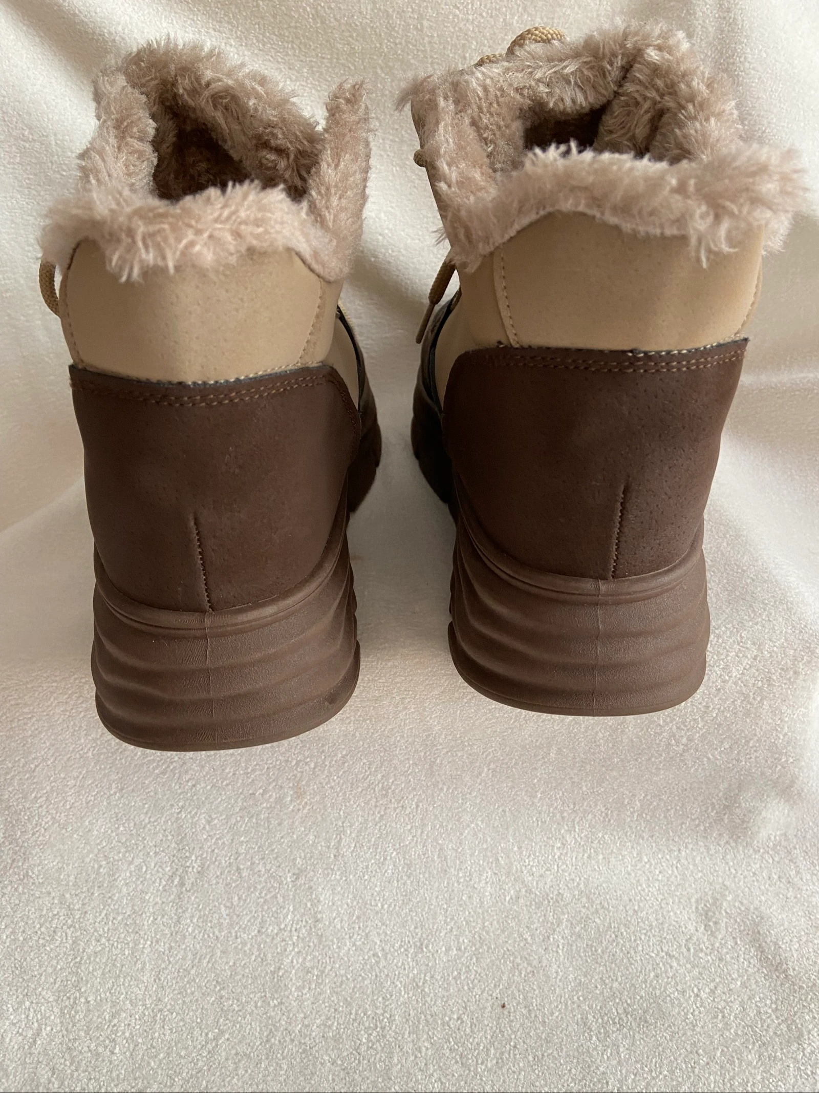 Beige/bruine wandelschoen met voering, plateausole, veters, suède, maat 42•Beautiful – photo 4